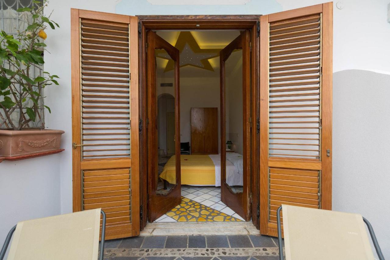 Hotel Holiday Praiano Exterior photo