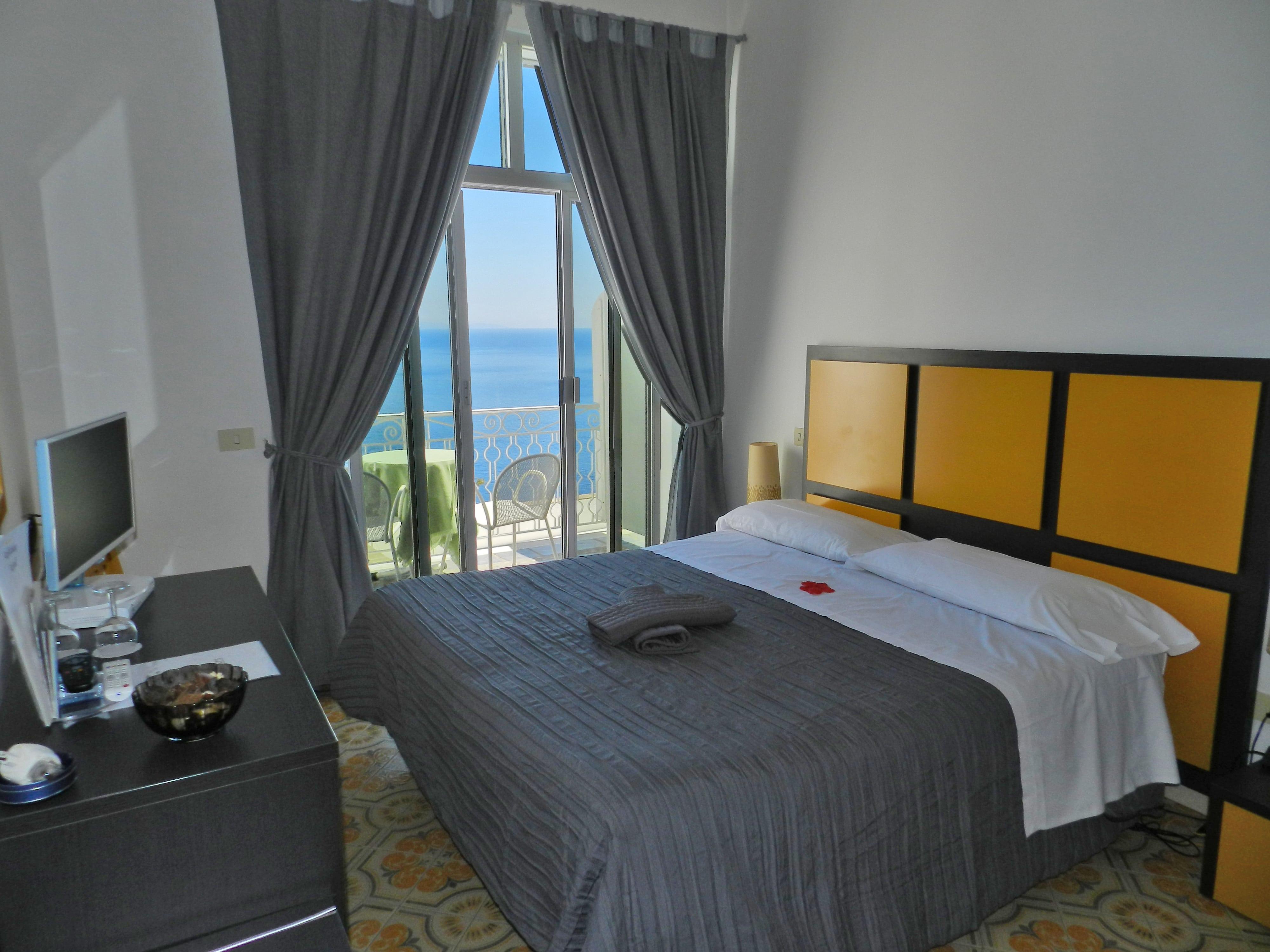 Hotel Holiday Praiano Exterior photo