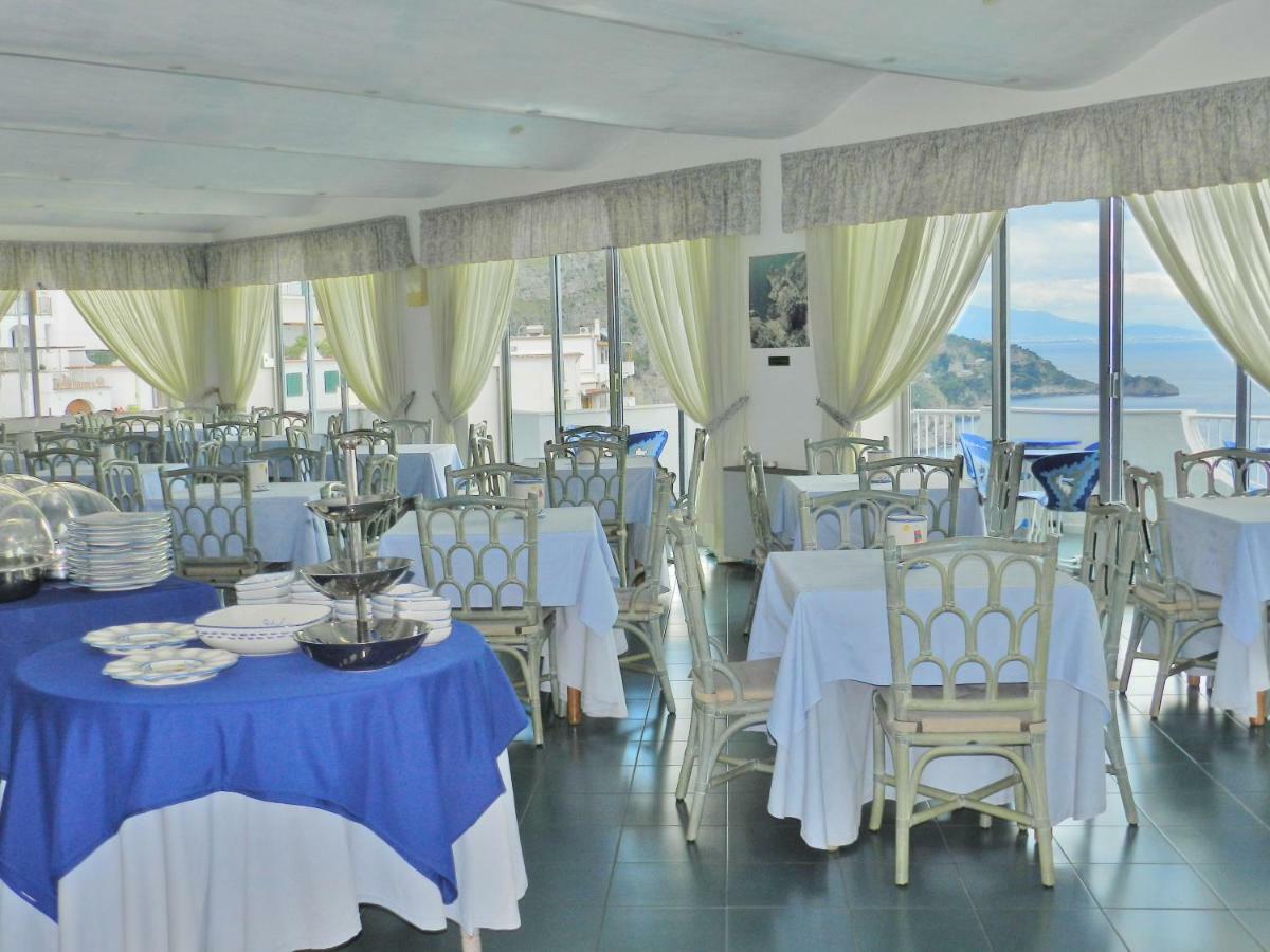 Hotel Holiday Praiano Exterior photo
