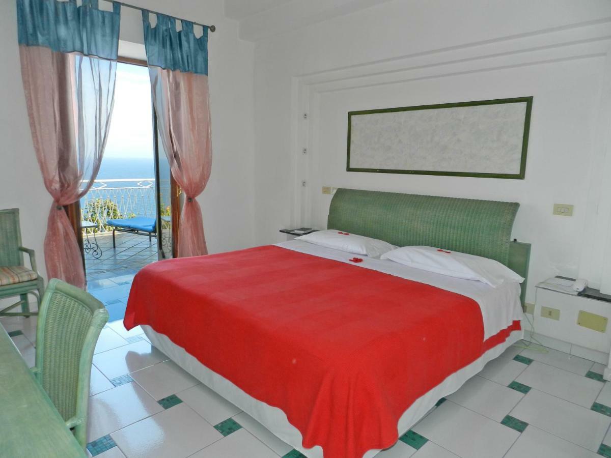 Hotel Holiday Praiano Exterior photo